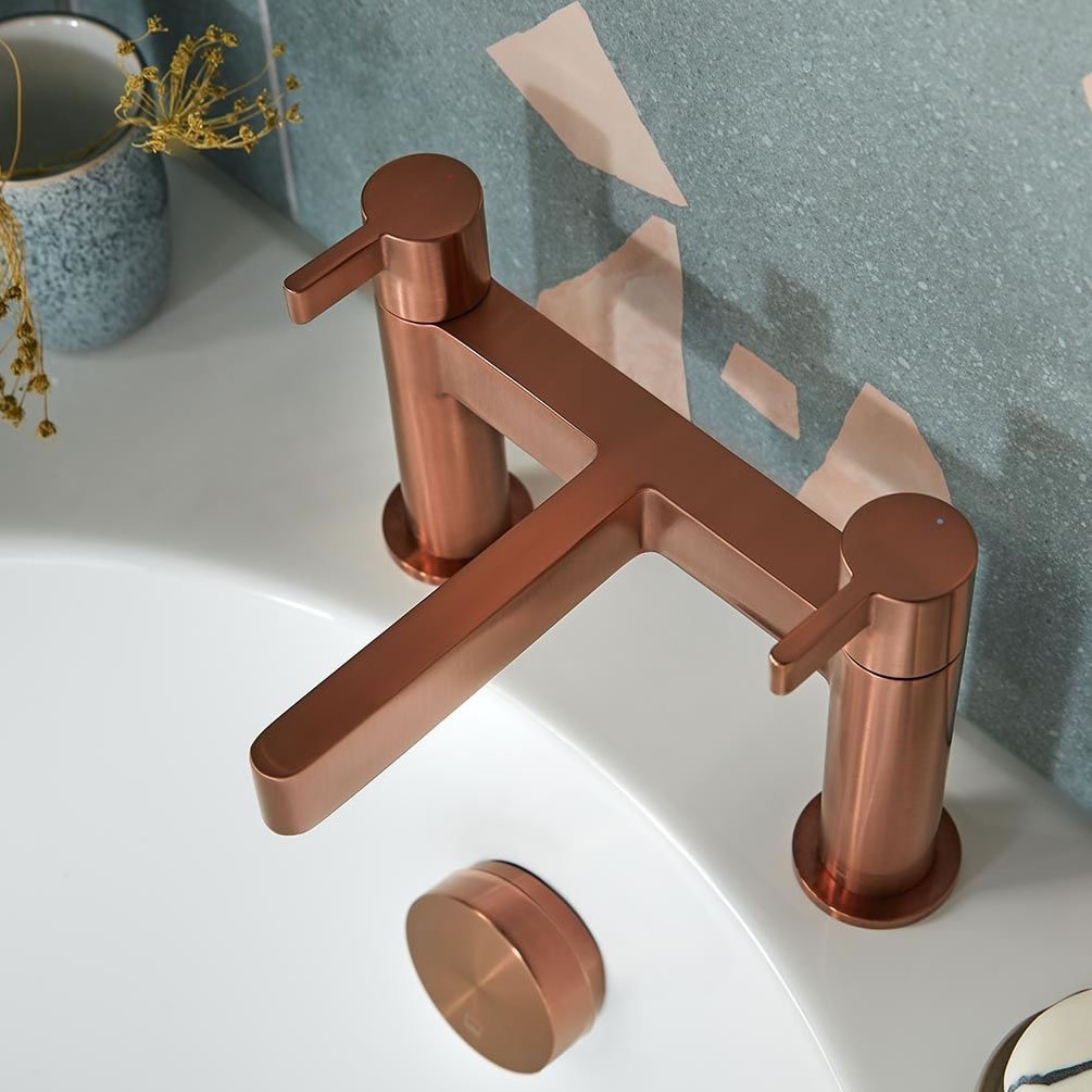 Lifestyle image of Vado Individual Edit Brushed Bronze Bath Filler